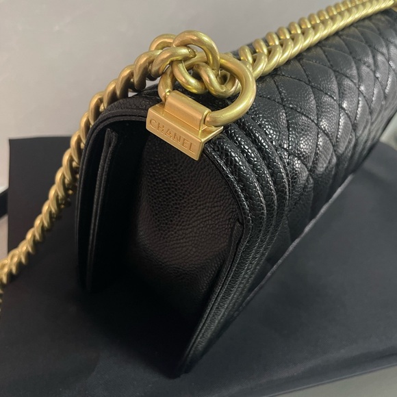 Elegant Black Quilted Crossbody Bag with Gold Hardware - Picture 8 of 10